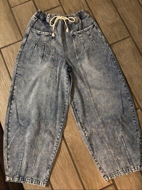 Pink Lily Light Wash barrel jeans